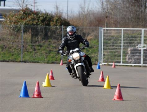 is it hard to pass the motorcycle test|getting a motorcycle licence reddit.